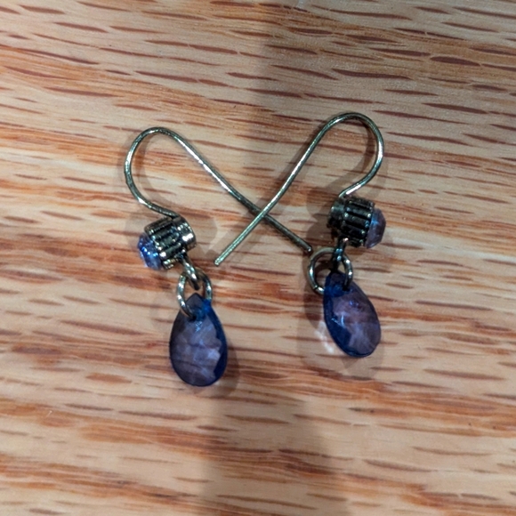 Metal and bead earrings - Picture 1 of 3